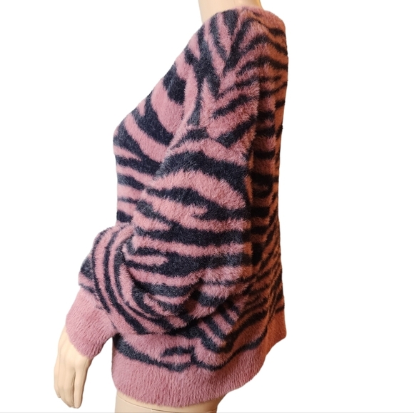 Express Fuzzy SOFT pink mauve/black zebra sweater. Women's size Large. - Picture 8 of 15